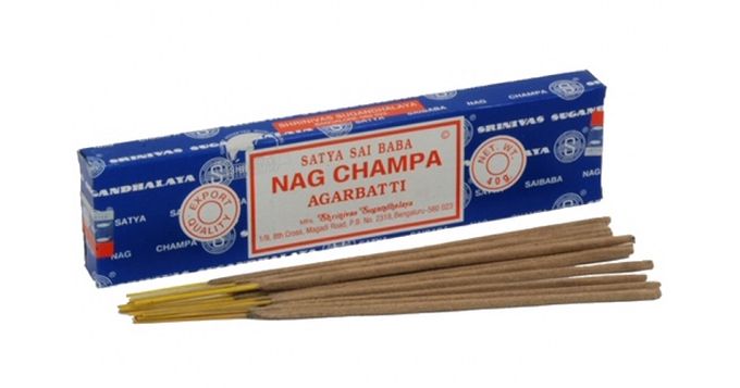 SATYA® Nag Champa Emballage de 40 g contient environs 40 bâtons d'encens.